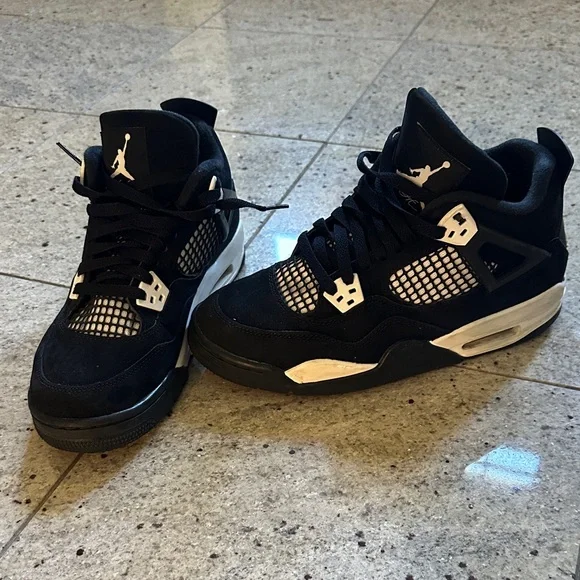 AIR Jordan 4 White Thunder Retro Kids Sneakers Black White - Picture 1 of 9